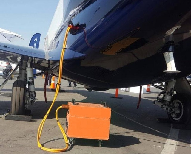 AirBusiness eGPU S5000 - Földi áramforrás: 4 kép. AirBusiness eGPU S5000 - Földi áramforrás: 4 kép.