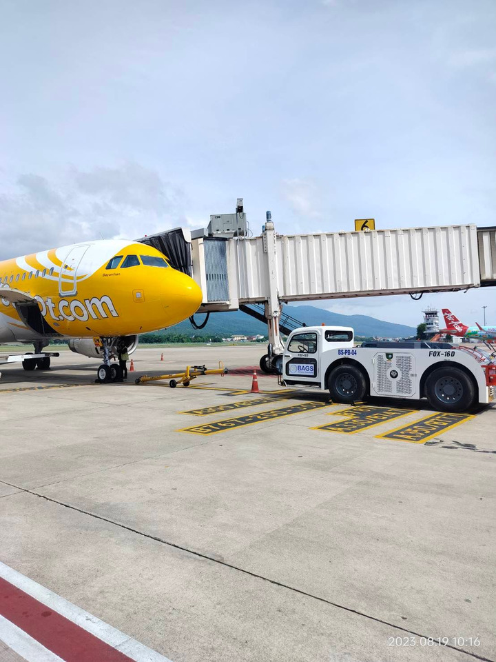 BlissFox 16D - Repülőgép vontató: 4 kép. BlissFox 16D - Repülőgép vontató: 4 kép.