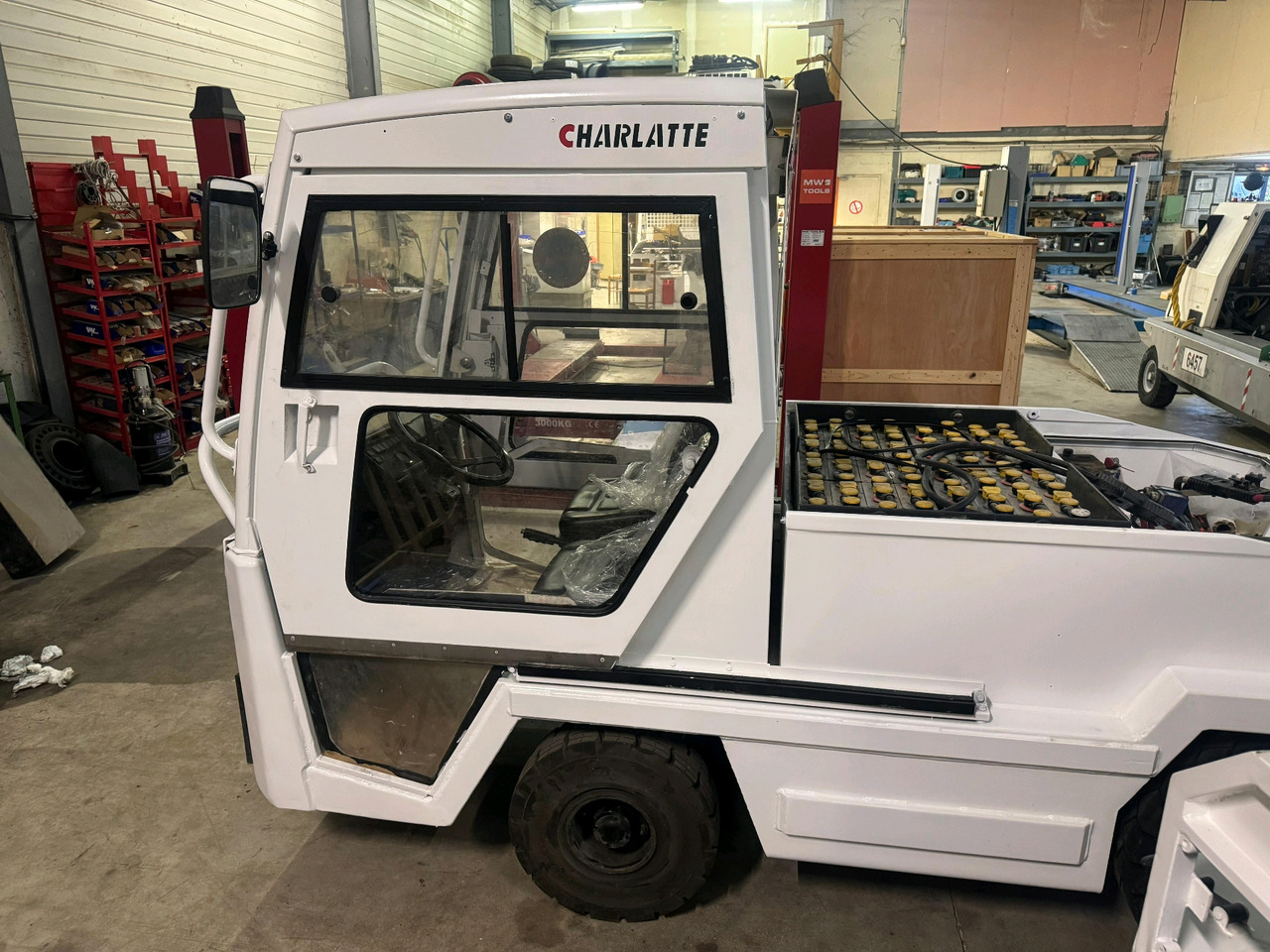 Charlatte 2012 - Poggyász vontató: 2 kép. Charlatte 2012 - Poggyász vontató: 2 kép.