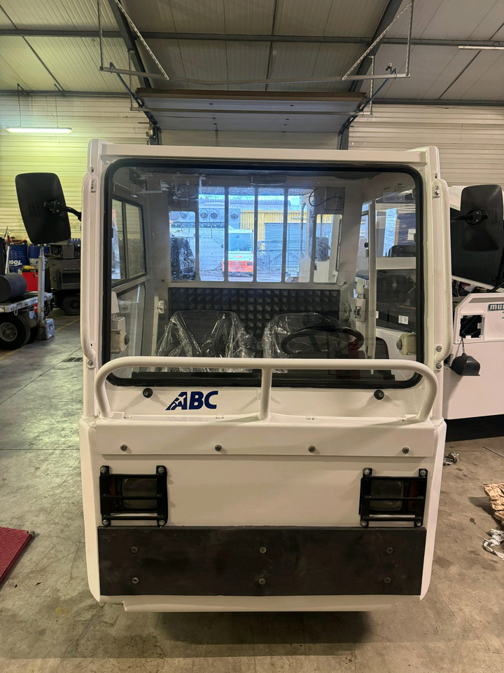 Charlatte 2012 - Poggyász vontató: 4 kép. Charlatte 2012 - Poggyász vontató: 4 kép.