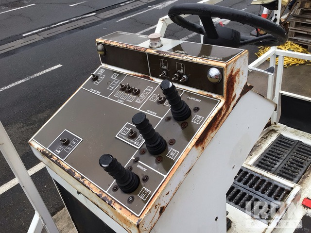 FMC loader Commander 15 Universal Main Deck - Konténer/ Rakodólap rakodógép: 2 kép. FMC loader Commander 15 Universal Main Deck - Konténer/ Rakodólap rakodógép: 2 kép.