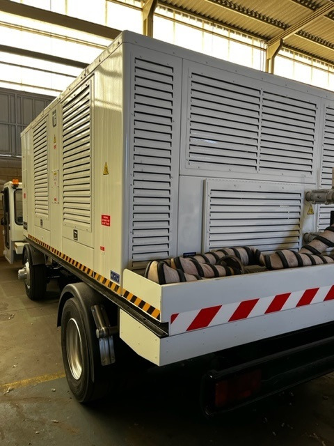 ASU Trilectron ASP250 - Repülőtéri jármű: 3 kép. ASU Trilectron ASP250 - Repülőtéri jármű: 3 kép.