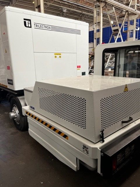 ASU Trilectron ASP250 - Repülőtéri jármű: 2 kép. ASU Trilectron ASP250 - Repülőtéri jármű: 2 kép.