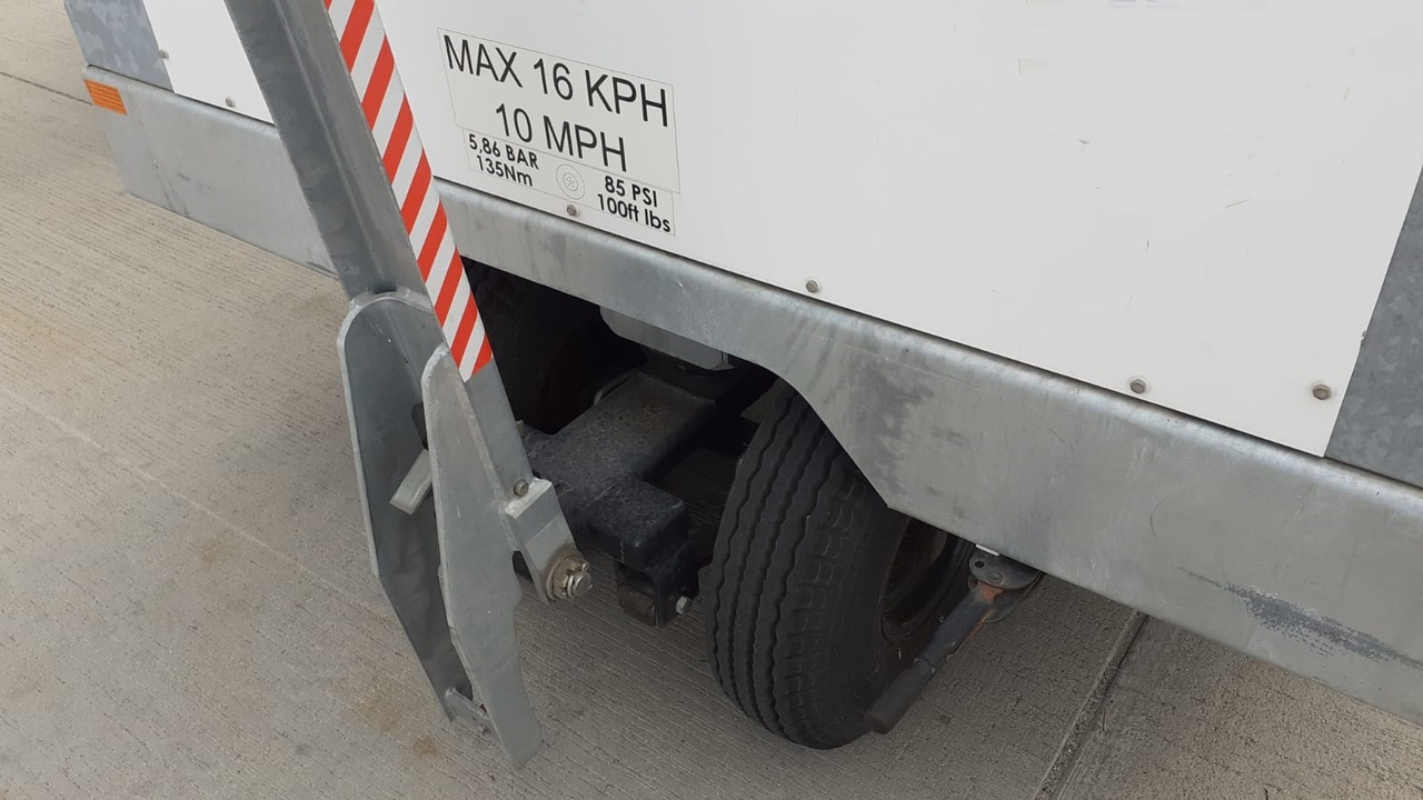 Guinault ASU GS280 - Repülőtéri jármű: 4 kép. Guinault ASU GS280 - Repülőtéri jármű: 4 kép.