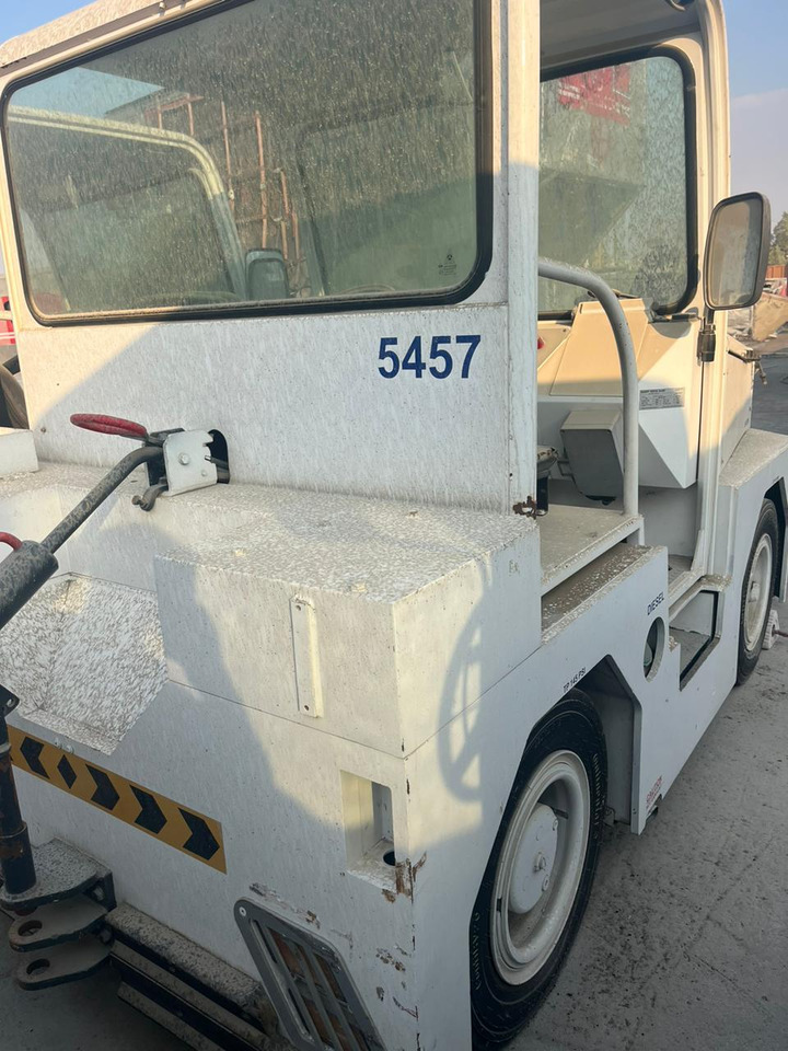 Schopf Rofan ZDi Diesel Tractor 8Tons - Repülőgép vontató: 2 kép. Schopf Rofan ZDi Diesel Tractor 8Tons - Repülőgép vontató: 2 kép.