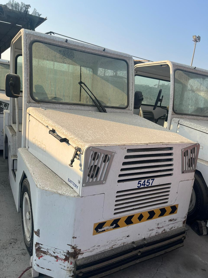 Schopf Rofan ZDi Diesel Tractor 8Tons - Repülőgép vontató: 1 kép. Schopf Rofan ZDi Diesel Tractor 8Tons - Repülőgép vontató: 1 kép.