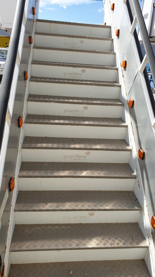 TEMG Pax Stairs TG2244 - Utaslépcső: 3 kép. TEMG Pax Stairs TG2244 - Utaslépcső: 3 kép.