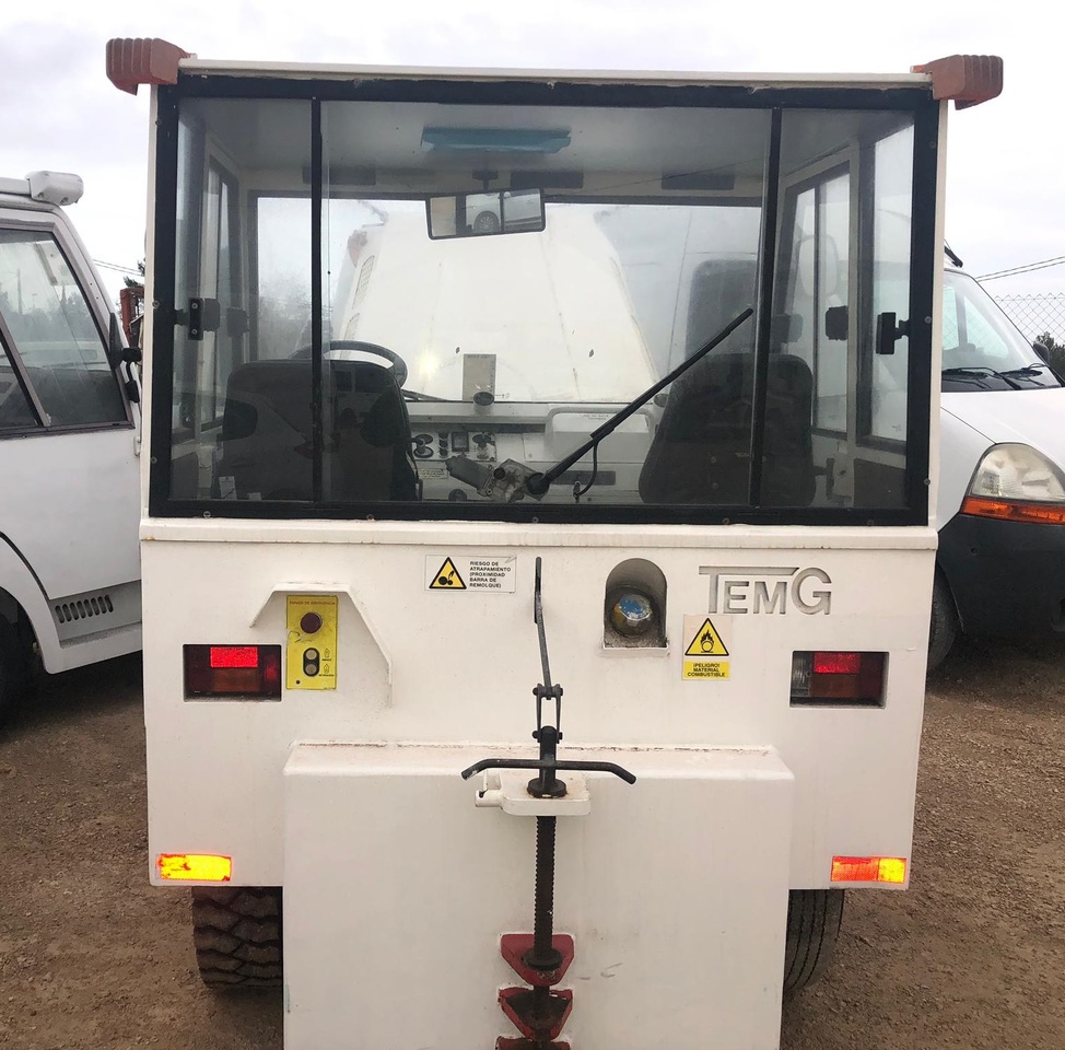 TEMG TRACTOR/DIESEL TG5000 - Poggyász vontató: 4 kép. TEMG TRACTOR/DIESEL TG5000 - Poggyász vontató: 4 kép.