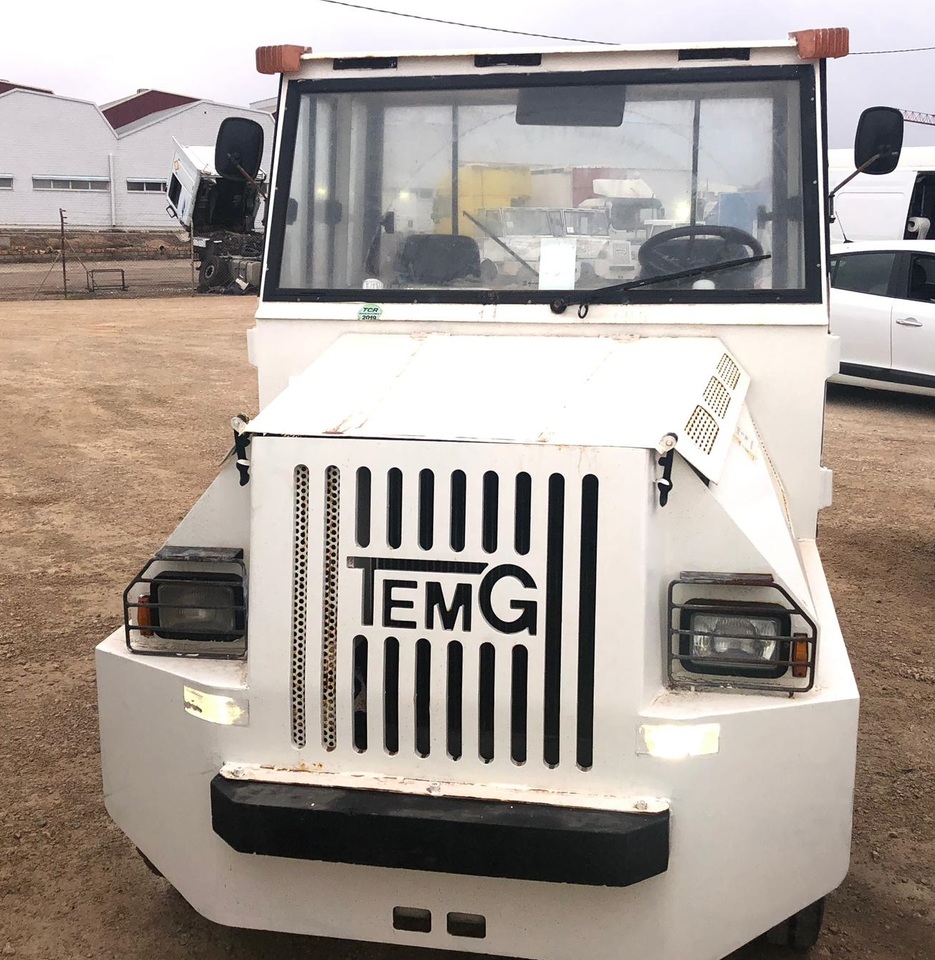 TEMG TRACTOR/DIESEL TG5000 - Poggyász vontató: 3 kép. TEMG TRACTOR/DIESEL TG5000 - Poggyász vontató: 3 kép.