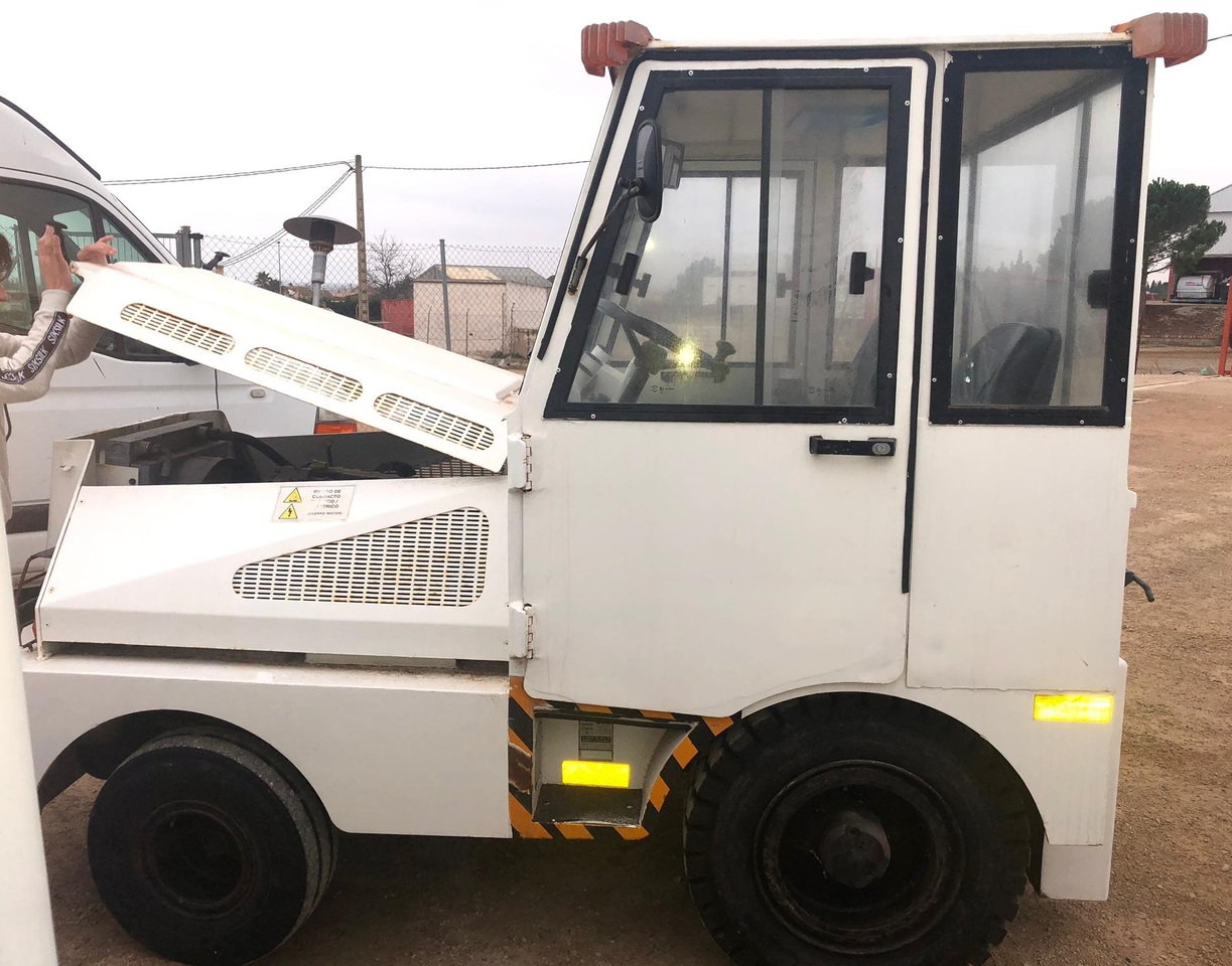 TEMG TRACTOR/DIESEL TG5000 - Poggyász vontató: 5 kép. TEMG TRACTOR/DIESEL TG5000 - Poggyász vontató: 5 kép.