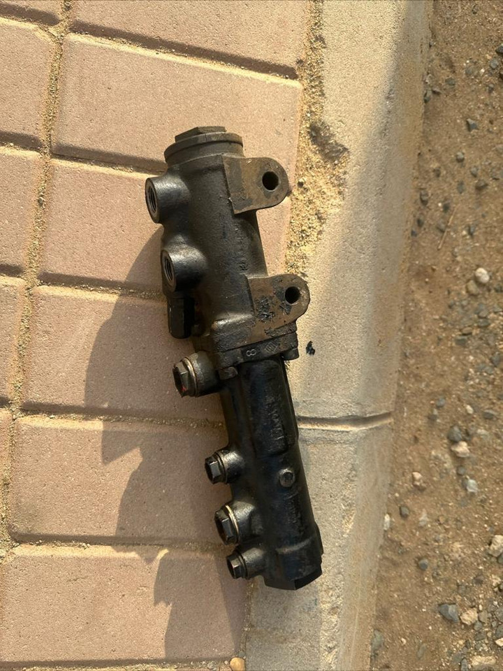 TLD JET16 - brake cylinder - Poggyász vontató - Poggyász vontató: 3 kép. TLD JET16 - brake cylinder - Poggyász vontató - Poggyász vontató: 3 kép.