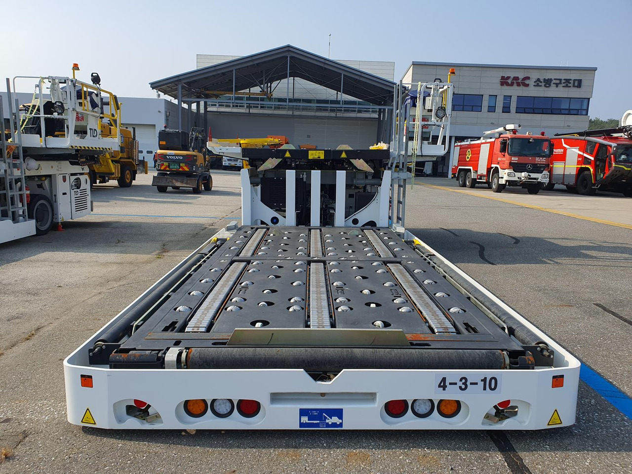 TLD Loader TXL838 - Konténer/ Rakodólap rakodógép: 2 kép. TLD Loader TXL838 - Konténer/ Rakodólap rakodógép: 2 kép.