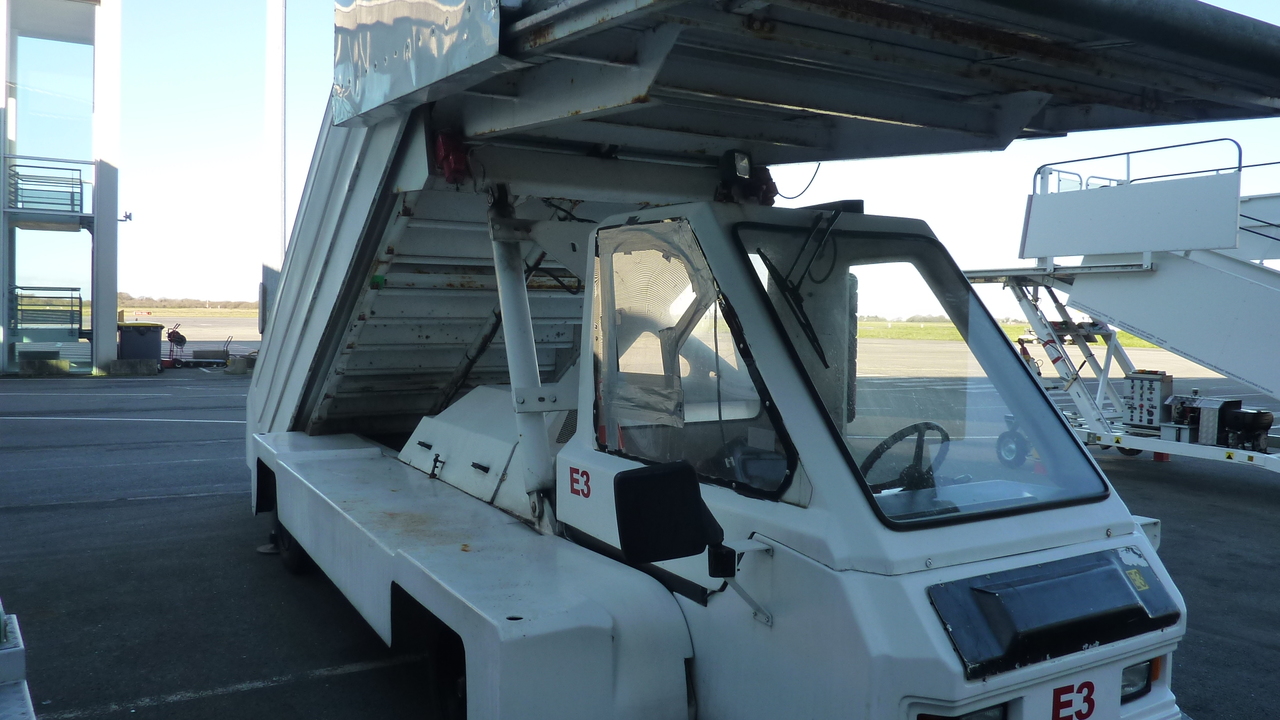 TLD Passenger stairs ABS580 - Utaslépcső: 4 kép. TLD Passenger stairs ABS580 - Utaslépcső: 4 kép.