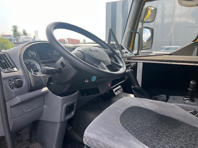 DAF LF 220 FA45.220 LF Custers T265-12.5 - Emelőkosaras teherautó: 5 kép. DAF LF 220 FA45.220 LF Custers T265-12.5 - Emelőkosaras teherautó: 5 kép.