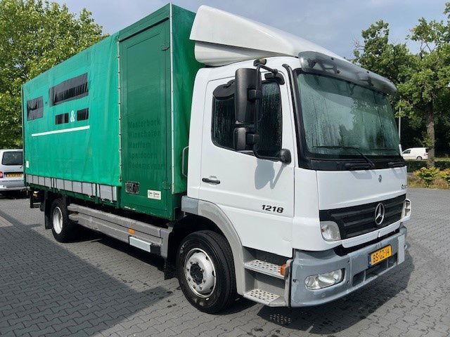 Mercedes-Benz Atego 1218 Atego 1218 - Ponyvás teherautó: 2 kép. Mercedes-Benz Atego 1218 Atego 1218 - Ponyvás teherautó: 2 kép.