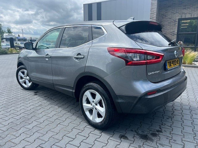 Nissan Qashqai 1.2 - Terepjáró/ SUV: 3 kép. Nissan Qashqai 1.2 - Terepjáró/ SUV: 3 kép.
