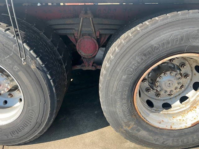 Volvo FM 12 FM12 8x4 - Billenőplatós teherautó: 3 kép. Volvo FM 12 FM12 8x4 - Billenőplatós teherautó: 3 kép.