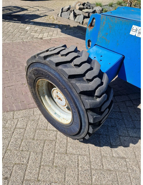 Teleszkópos emelő Genie S-45: 8 kép.