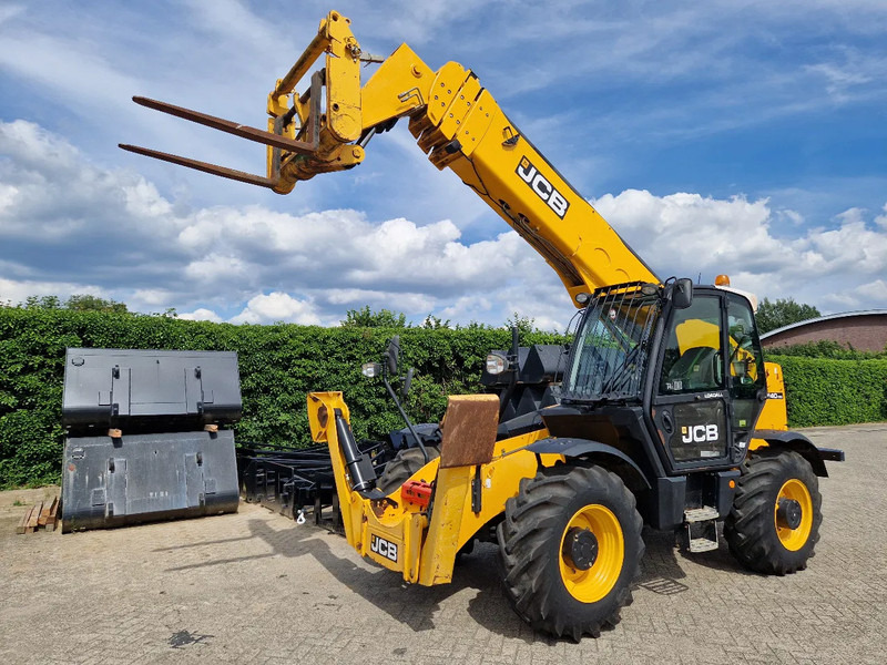 JCB 540-170 - Teleszkópos rakodó: 2 kép. JCB 540-170 - Teleszkópos rakodó: 2 kép.