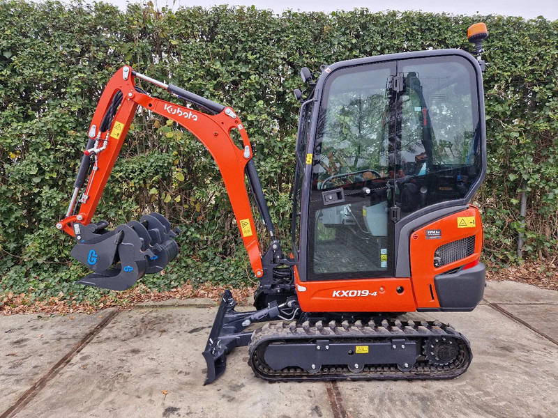 Kubota KX019-4 Hi-spec (NIEUW) - Minikotró: 1 kép. Kubota KX019-4 Hi-spec (NIEUW) - Minikotró: 1 kép.