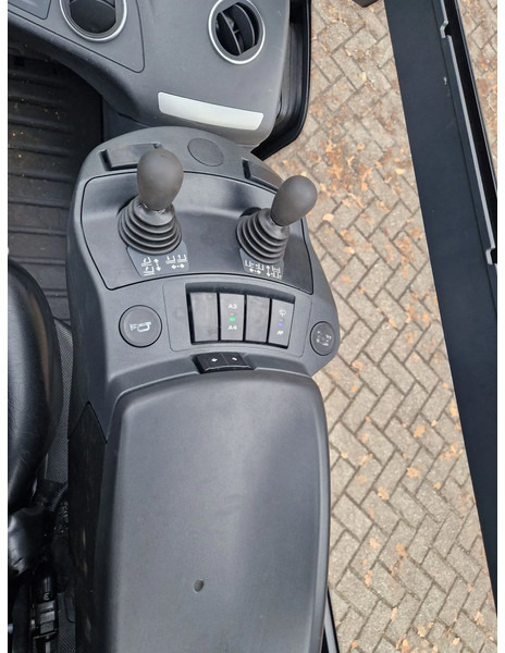 Villás targonca Linde H35D-01: 12 kép. Villás targonca Linde H35D-01: 12 kép.