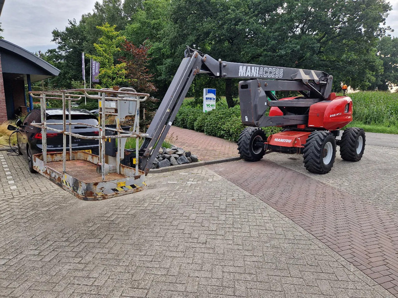 Manitou 200 ATJ - Személyemelő: 4 kép. Manitou 200 ATJ - Személyemelő: 4 kép.