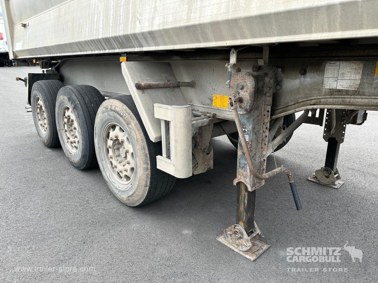 BENALU Tipper Alu-square sided body 24m³ - Félpótkocsi billenőplatós: 3 kép. BENALU Tipper Alu-square sided body 24m³ - Félpótkocsi billenőplatós: 3 kép.