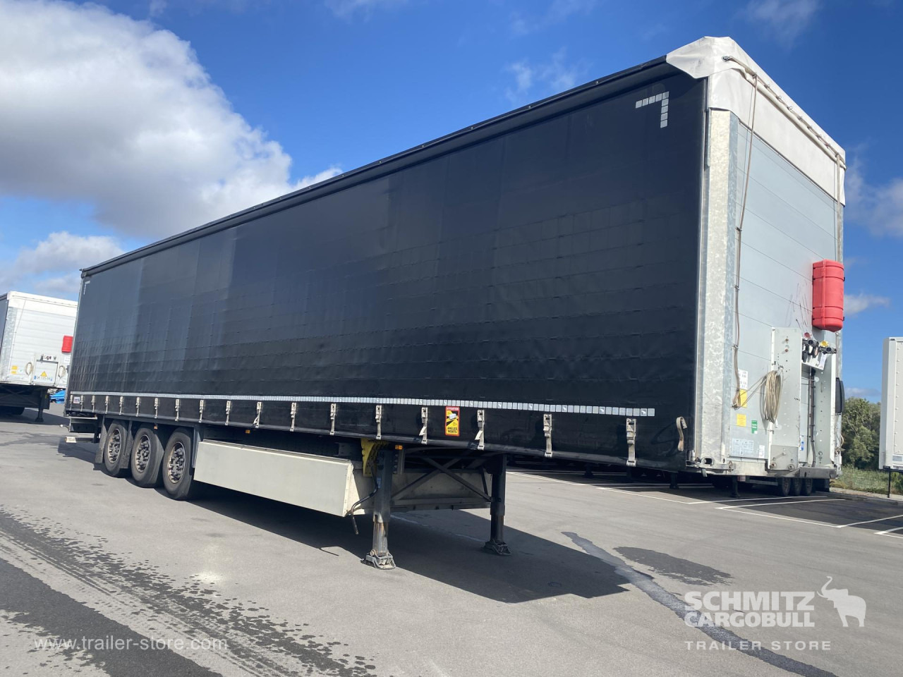 SCHMITZ Curtainsider Standard - Ponyvás félpótkocsi: 1 kép. SCHMITZ Curtainsider Standard - Ponyvás félpótkocsi: 1 kép.