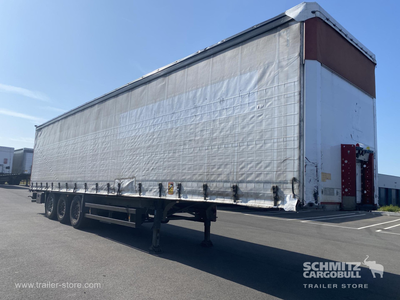 SCHMITZ Curtainsider Standard - Ponyvás félpótkocsi: 1 kép. SCHMITZ Curtainsider Standard - Ponyvás félpótkocsi: 1 kép.