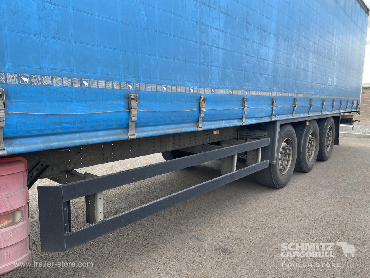 SCHMITZ Curtainsider Standard - Ponyvás félpótkocsi: 2 kép. SCHMITZ Curtainsider Standard - Ponyvás félpótkocsi: 2 kép.