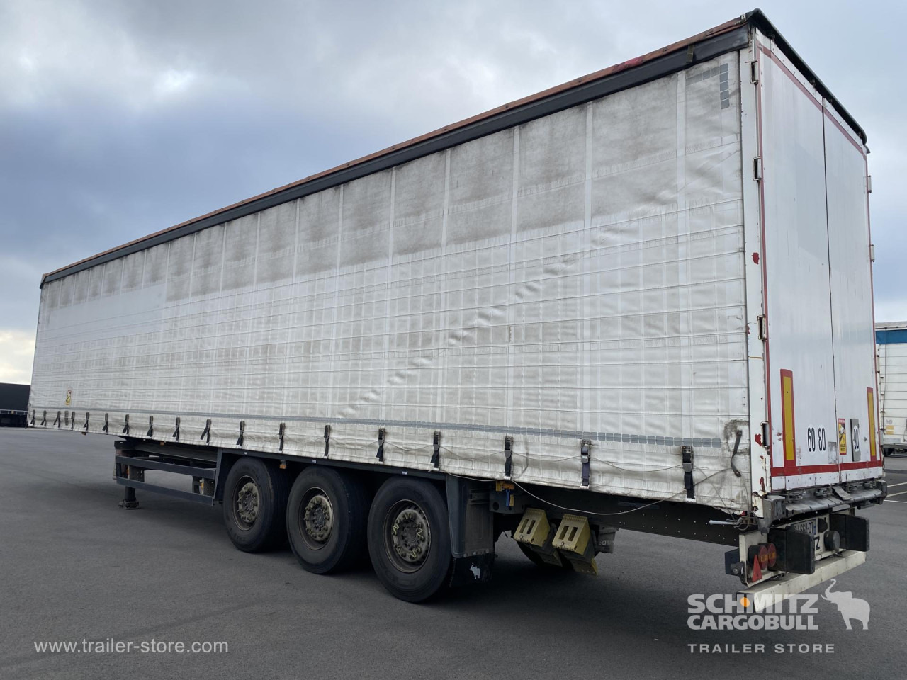 SCHMITZ Curtainsider Standard - Ponyvás félpótkocsi: 4 kép. SCHMITZ Curtainsider Standard - Ponyvás félpótkocsi: 4 kép.