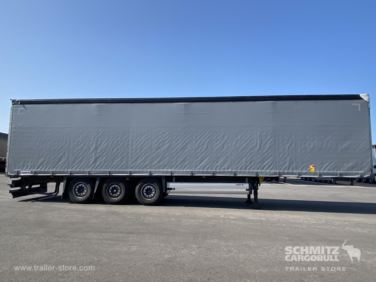 SCHMITZ Curtainsider Standard - Ponyvás félpótkocsi: 2 kép. SCHMITZ Curtainsider Standard - Ponyvás félpótkocsi: 2 kép.