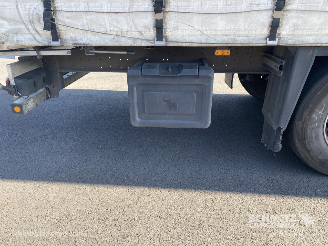 SCHMITZ Curtainsider Standard - Ponyvás félpótkocsi: 4 kép. SCHMITZ Curtainsider Standard - Ponyvás félpótkocsi: 4 kép.