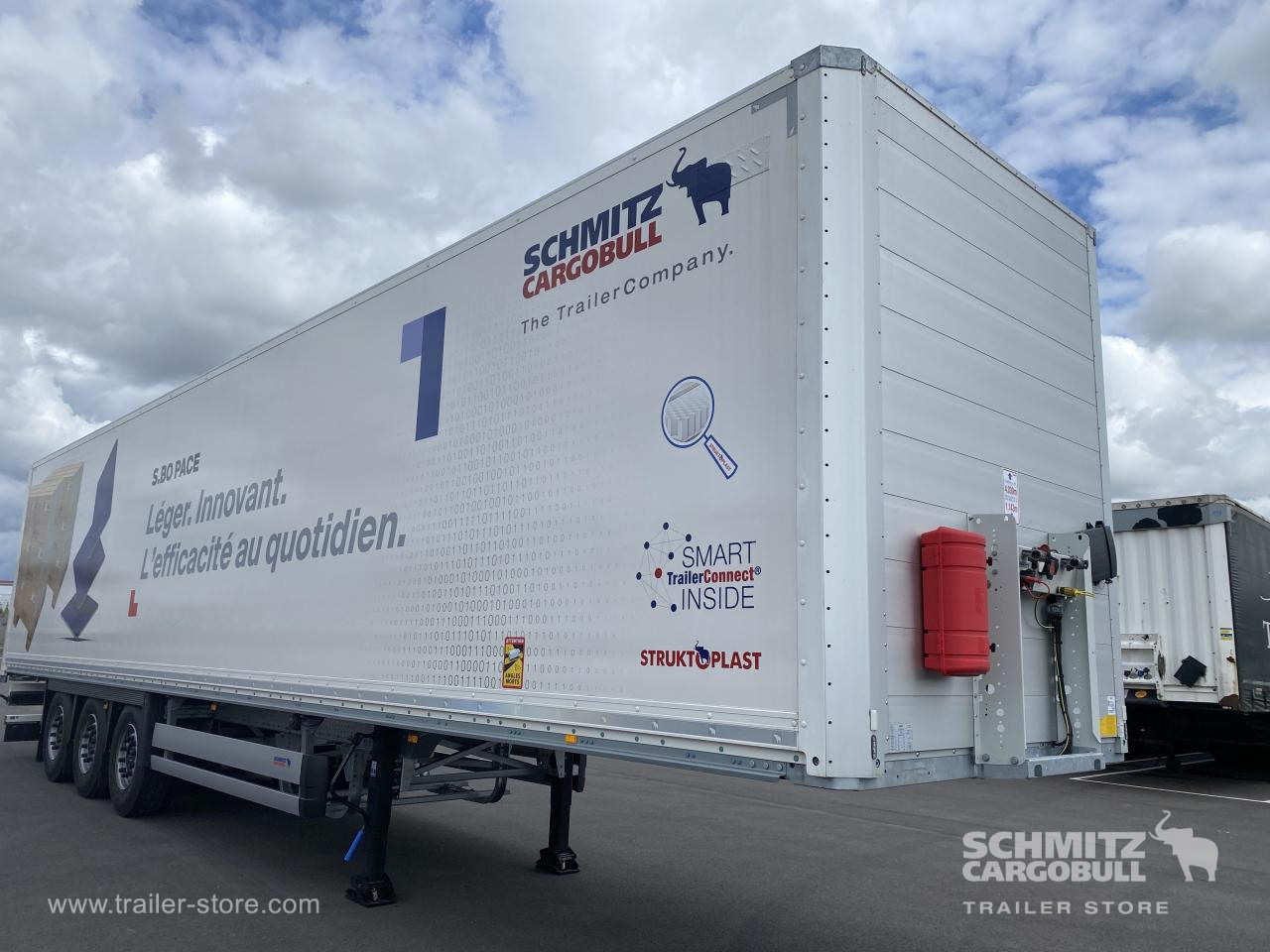 SCHMITZ Dryfreight - Félpótkocsi dobozos: 1 kép. SCHMITZ Dryfreight - Félpótkocsi dobozos: 1 kép.