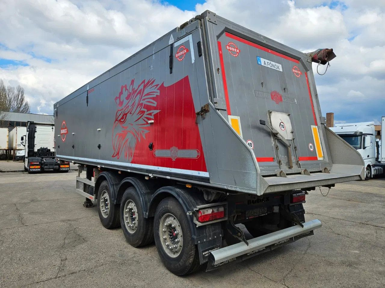 Bodex KIS3B 40m3 - Félpótkocsi billenőplatós: 5 kép. Bodex KIS3B 40m3 - Félpótkocsi billenőplatós: 5 kép.