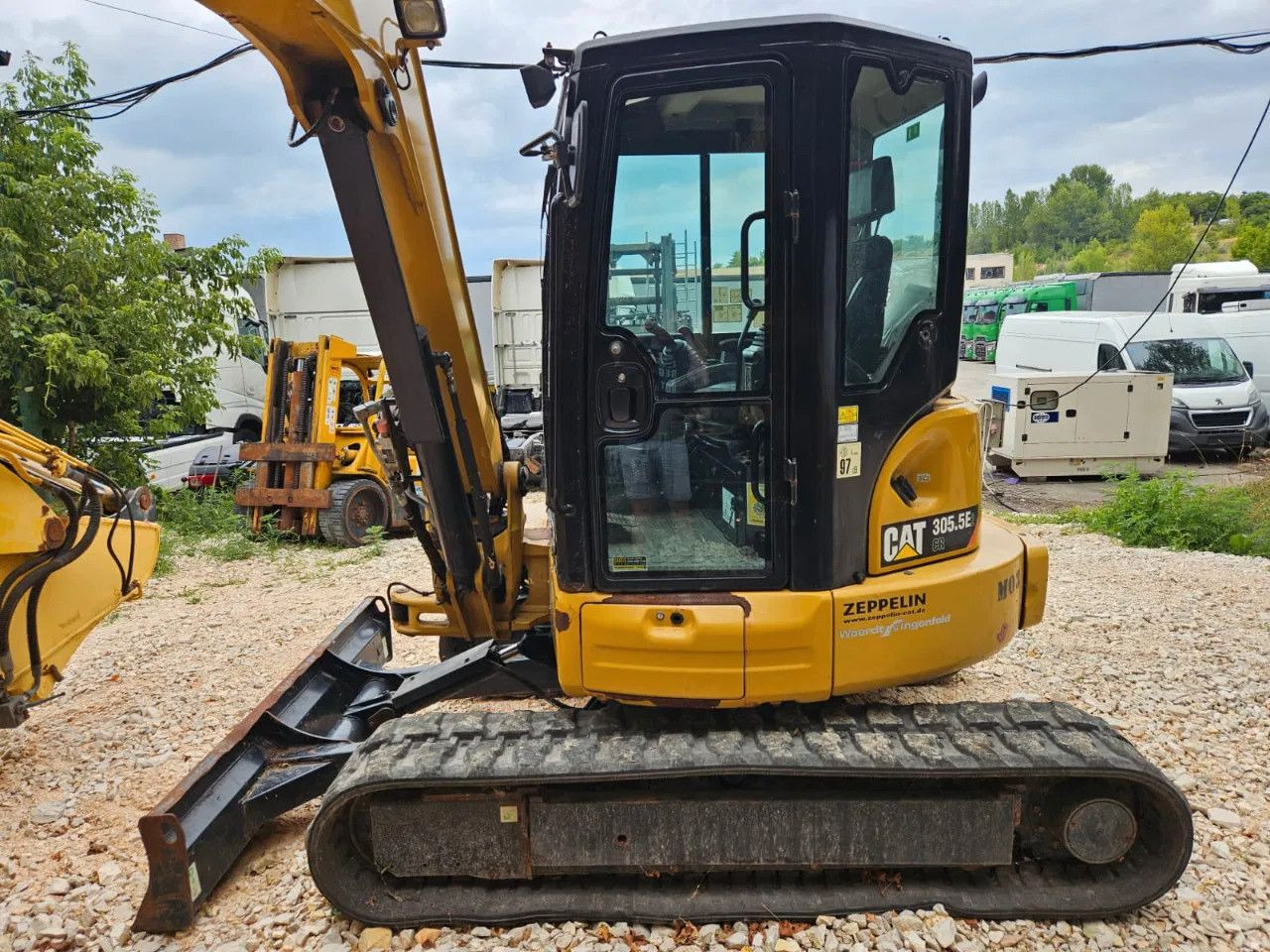 CAT 305 5E2 - Minikotró: 4 kép. CAT 305 5E2 - Minikotró: 4 kép.