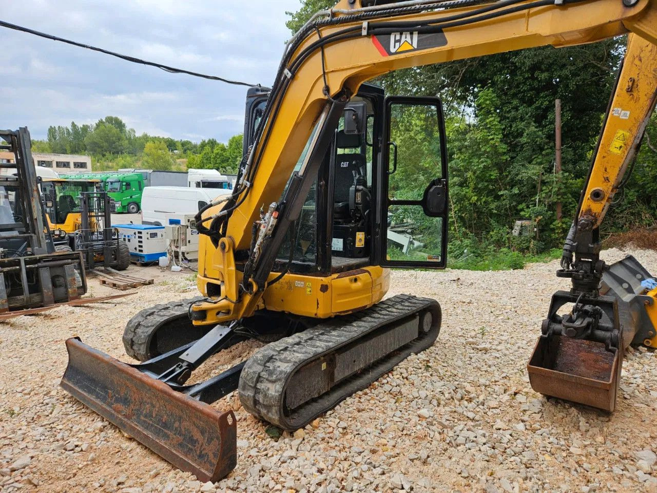 CAT 305 5E2 - Minikotró: 5 kép. CAT 305 5E2 - Minikotró: 5 kép.