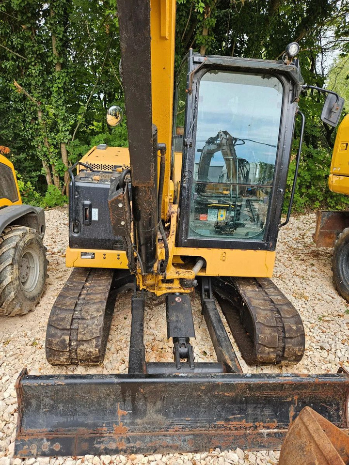 CAT 306 CR - Minikotró: 2 kép. CAT 306 CR - Minikotró: 2 kép.