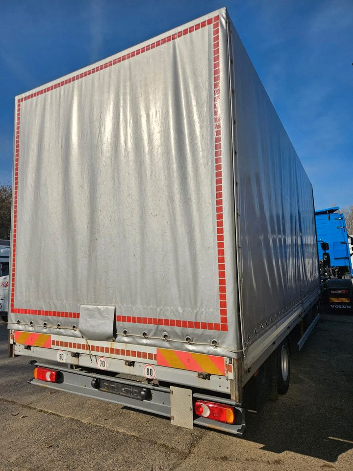 DAF LF 180 7.5 t - Ponyvás teherautó: 3 kép. DAF LF 180 7.5 t - Ponyvás teherautó: 3 kép.
