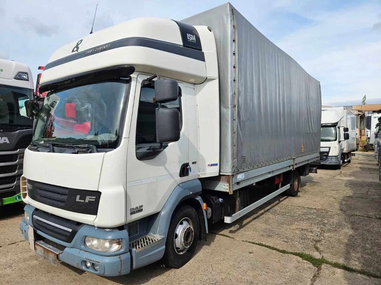 DAF LF 45.180 EEV - More units in stock! - Ponyvás kisteherautó: 1 kép. DAF LF 45.180 EEV - More units in stock! - Ponyvás kisteherautó: 1 kép.
