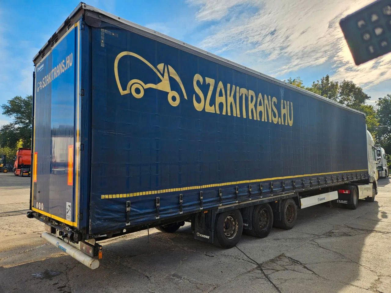 Krone SD Mega 2 units, Lifting axle A - Félpótkocsi: 4 kép. Krone SD Mega 2 units, Lifting axle A - Félpótkocsi: 4 kép.