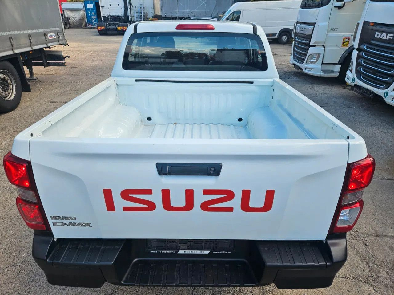 Isuzu D-Max 2H, 4H, 4L - Terepjáró/ SUV: 5 kép. Isuzu D-Max 2H, 4H, 4L - Terepjáró/ SUV: 5 kép.