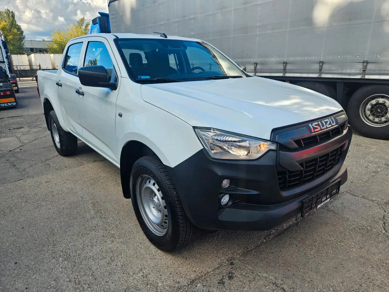 Isuzu D-Max 2H, 4H, 4L - Terepjáró/ SUV: 3 kép. Isuzu D-Max 2H, 4H, 4L - Terepjáró/ SUV: 3 kép.