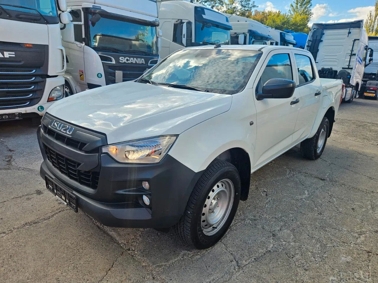 Isuzu D-Max 2H, 4H, 4L - Terepjáró/ SUV: 1 kép. Isuzu D-Max 2H, 4H, 4L - Terepjáró/ SUV: 1 kép.