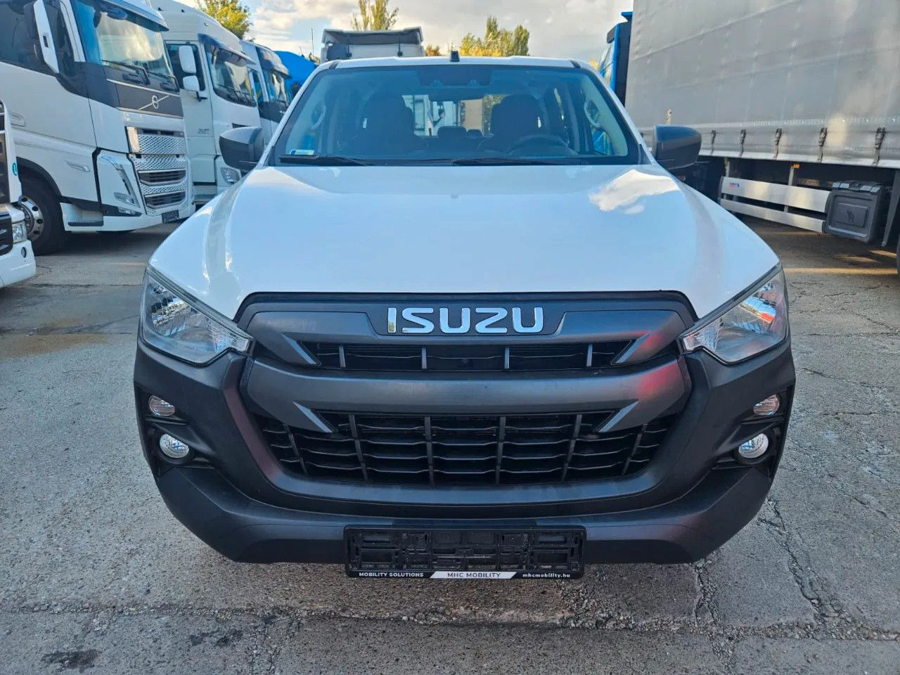 Isuzu D-Max 2H, 4H, 4L - Terepjáró/ SUV: 2 kép. Isuzu D-Max 2H, 4H, 4L - Terepjáró/ SUV: 2 kép.