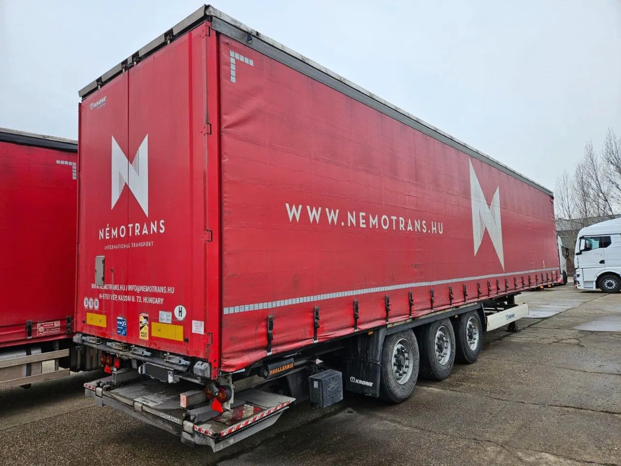 Krone SD, Tail Lift, Lifting Axle - Ponyvás félpótkocsi: 3 kép. Krone SD, Tail Lift, Lifting Axle - Ponyvás félpótkocsi: 3 kép.