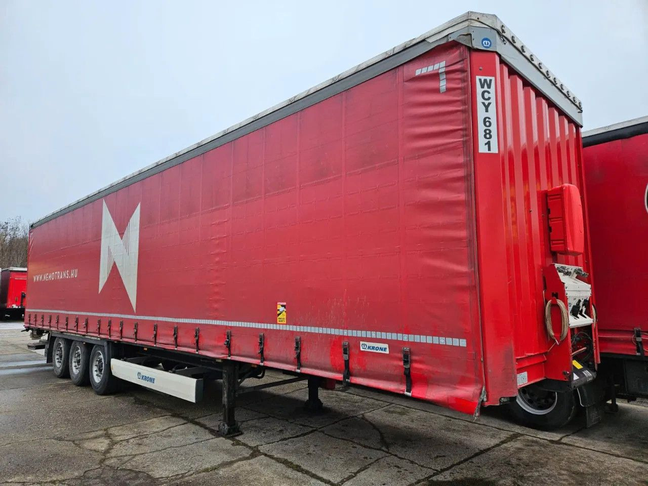 Krone SD, Tail Lift, Lifting Axle - Ponyvás félpótkocsi: 1 kép. Krone SD, Tail Lift, Lifting Axle - Ponyvás félpótkocsi: 1 kép.
