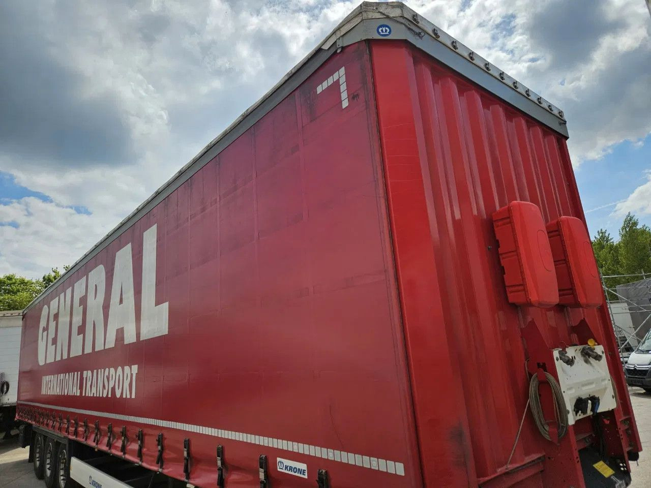 Krone SD XL Code, Lifting Axle A - Ponyvás félpótkocsi: 2 kép. Krone SD XL Code, Lifting Axle A - Ponyvás félpótkocsi: 2 kép.