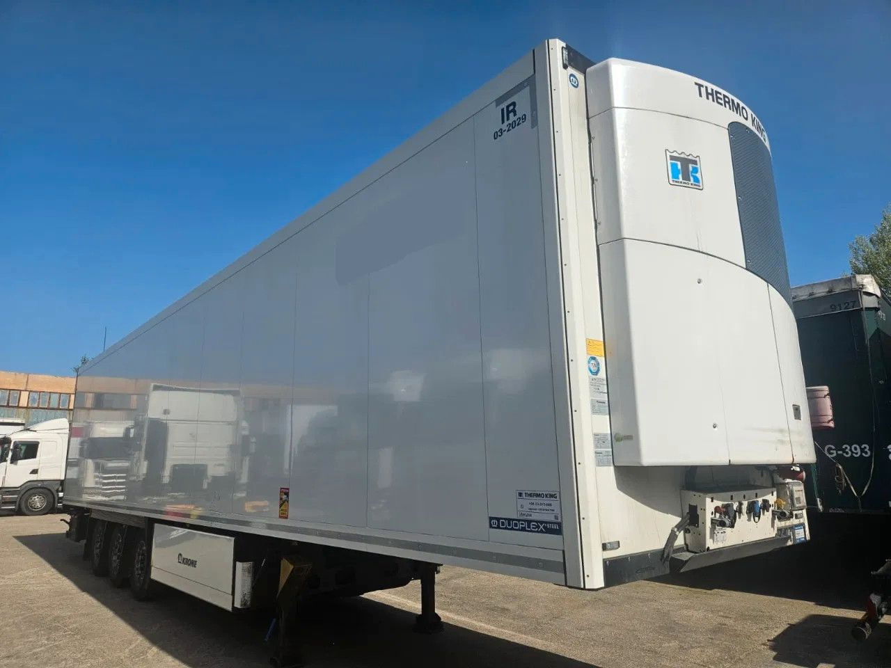 Krone SDR 27eL4-S - Frigo ThermoKing SLX300 - Lifting - Félpótkocsi hűtős: 2 kép. Krone SDR 27eL4-S - Frigo ThermoKing SLX300 - Lifting - Félpótkocsi hűtős: 2 kép.