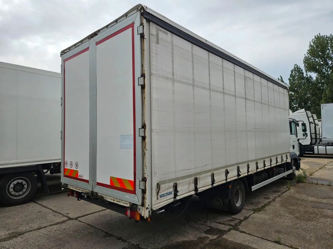 MAN TGL 8.220 4x2 BL Euro 5 EEV - Ponyvás teherautó: 4 kép. MAN TGL 8.220 4x2 BL Euro 5 EEV - Ponyvás teherautó: 4 kép.